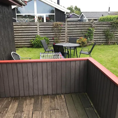 Hébergement de vacances Cozy Summer House, Only 150 Meters From The Water,